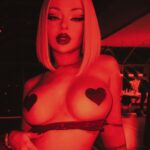 Katja Krasavice Instagram - EIN ❤️ FÜR BITCHES ❤️‍🔥👩🏼‍❤️‍👩🏼 UNGLAUBLICH was in den ersten 48 Stunden passiert ist!!! Wir haben alle meine 3 vorherigen Alben getoppt 🫣 8.000 EIN ❤️ FÜR BITCHES BOXEN IN DEN ERSTEN 4H SCHON VORBESTELLT! ❤️‍🔥 Ich kann's kaum abwarten wie ihr ausrasten werdet wenn ihr die Box seht!!! 😍 Sichert euch eure streng Limitiere Box - nur solange der Vorrat reicht 🫶🏻