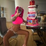 Katja Krasavice Instagram - HAPPY 1. BIRTHDAY ONLYFANS ACCOUNT 🎂🔪 1 Jahr lang gehe ich auf dieser Seite meiner Lieblingsbeschäftigung nach… 🤫 Geht schnell in meine Insta Story es gibt zum Anlass 4 krasse Geschenke für euch 😻🔥