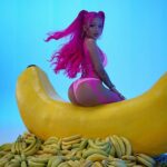Katja Krasavice Instagram - 2014 habe ich angefangen meinen Traum zu leben - ICH ZU SEIN ohne wenn und aber, ICH ZU SEIN auch wenn das bedeutet dass keiner mich so akzeptieren wird, weil die Gesellschaft lieber schöne Lügen hört als einen Mensch der das macht was SIE will! Seitdem ich 17 bin konntet ihr alle meinen Weg, all den Hass und die Hürden mitverfolgen die es in meinen Leben gab und immernoch gibt, wenn man laut der Gesellschaft „anders“ ist Heute bin ich 25 und habe mehr erreicht als ich mir damals mit je 17 vorgestellt hätte - ich bin so stolz nach meinen 2 Nummer 1 Alben jetzt sagen zu können dass mein Album PUSSY POWER draußen ist - und noch heftiger ist es dass mein Song der „ONLYFANS“ heißt so krass bei euch abgeht! Heute bin ich immernoch ich und langsam habe ich das Gefühl endlich akzeptiert zu werden, und es macht mich stolz zu sehen dass durch meinen Weg viele Frauen sich das auch trauen! 🙏🏽 Wer hätte das damals gedacht als die kleine 17 jährige Katja Krasavice ihre YouTube Videos in ihrem kleinen Pinken Zimmer gedreht hat und alle sich gefragt haben „was macht sie da nur?“ Meine Antwort auf die Frage: Sie macht was ihr Herz ihr sagt bis alle das auch anfangen zu tun! Danke für eure Resonanz es bedeutet mir unglaublich viel 💖