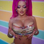 Katja Krasavice Instagram - OH MEIN GOTT!!! In weniger als 6 Stunden ist es soweit ich kann es nicht glauben dass es mittlerweile mein 3. Album ist 🤯🐱 Ich habe sehr viel Herz, Arbeit, Liebe und natürlich auch Ass & Boobs in das Projekt PUSSY POWER rein gesteckt 🥺💖 Lasst uns gemeinsam die dritte Album 1 holen 🔥 Die 4. Single ONLYFANS geht um 23:59 online danke an alle die mich Supporten 🙏🏽😘