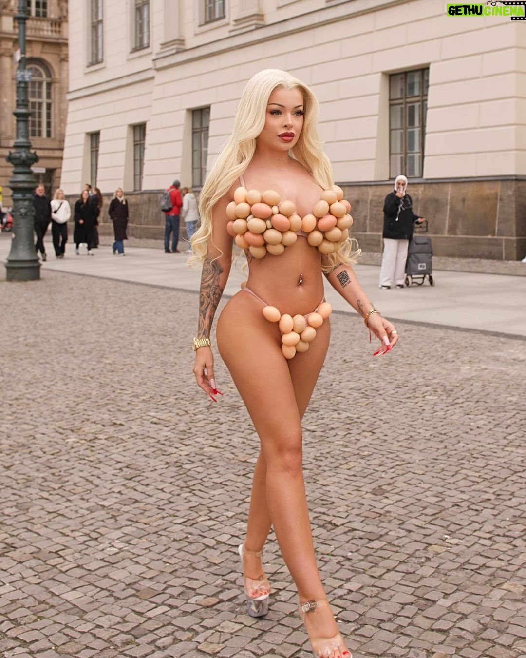 katja krassavice nackt Katja Krasavice Instagram – Sonntags halb nackt durch Berlin mit den  dicksten Eiern 😛 Berlin, Germany | Gethu Cinema