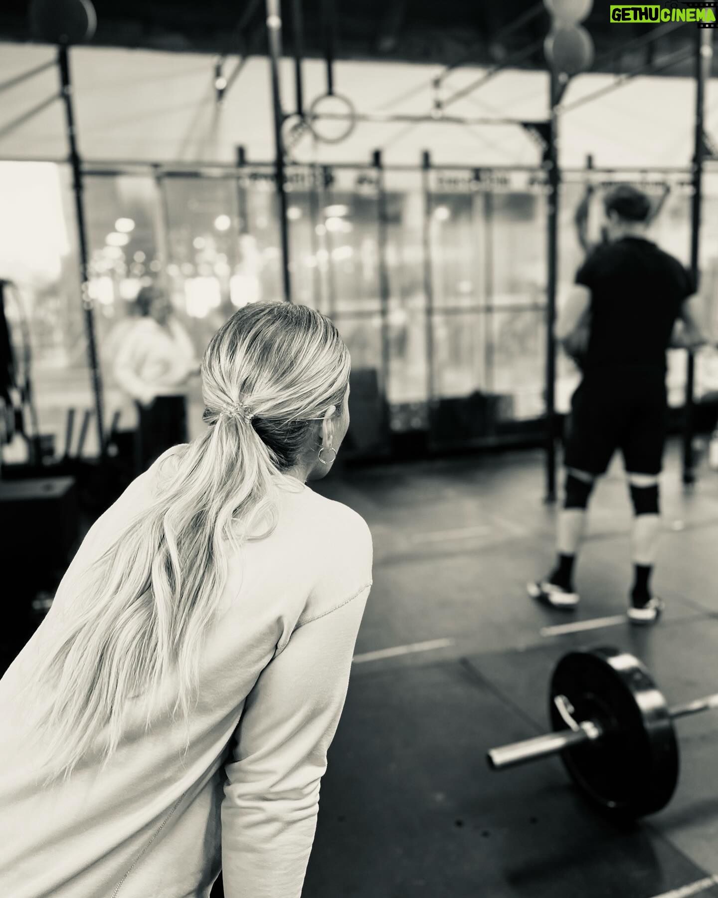 Katrin Tanja Davidsdottir Instagram - 1. Hair days & good lighting 🫶🏼😭✨ 2. I love this photo & getting to cheer on @brookslaich ❤️ 3. Summer mocktail obsession: ice, water, lemon, kosher salt, agave. So healthy, so fresh & sooooo good! 4. Theo’s back legs 🥹 5. Never a dull time with these two. 6. Our new friend BODHI 🐾 who at 8 weeks old already has bigger paws than theo & I think it’s intimidating him 😐 7. “Helping mom bike” - Koda 🤣 8. Just LOVING cooking lately & learning new recipes or ways to cook meat! Watch a whole youtube video with gordon ramsey & I must say those porkchops did turn out pretty dang good 😏 9. Morning walks with my boys the birds are out ✨✨✨