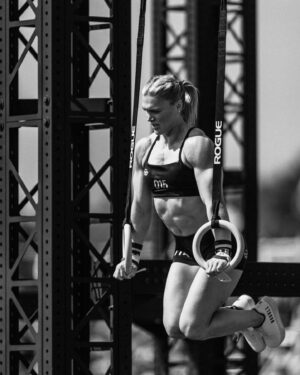 Katrin Tanja Davidsdottir Instagram - One moment I am the little 18 year old that just made her first @crossfitgames & the next I just signed up for 13th (THIRTEENTH!!) CF Games season! ✨🥹🤍💫 

Sometimes it feels like I just started, and sometimes it feels like it’s been a lifetime. But here I am, still in it & excited for the opportunity to get to go at it again! 2024 season, I am determined to make it a great one 🫶🏼 GOOD LUCK to all of you who just signed up & don’t forget to HAVE FUN ☺️