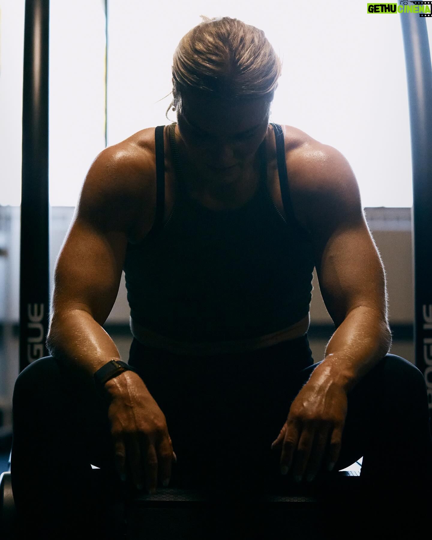 Katrin Tanja Davidsdottir Instagram - @katrintanja putting in the work earlier this year. Her focus, discipline, and dedication to her craft is truly inspiring. Wishing her a speedy recovery