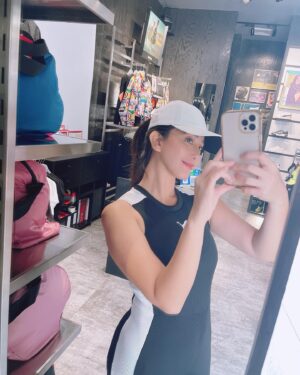Katrina Halili Instagram - Direk may entry rin ako, 2years ago. Anong nangyari🤣 laps! Laps! Laps! Laban tayo sa 2023🤝 @marksdelacruz