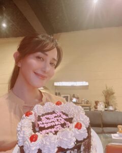 Katrina Halili Instagram - Thank you sa lahat ng bumati kahapon at nung isang araw pa😊 The unplanned birthday celebration 😜 thanks to Melanie Espina Alvarez and Diggy Espina Alvarez start na sana ng diet nung jan 3😂 Salamat sa mga pumunta kahapon at tumulong mag prepare ng food kuya iane, jing jhong gie😜, Iwa Jimenez Jeremy Thomas Desterdly Gemma Crator mama thank you 💋