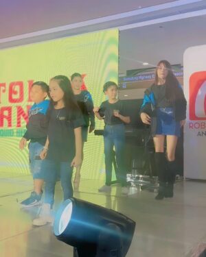 Katrina Halili Instagram - Anak bakit? Mali ba ang steps ni mama🤣🤭❤️
ILoveYouSoMuch!!!😘
Thanks mama @erickamaanio for capturing this moment😅, galing mo talaga mang bully🤣🤣🤣