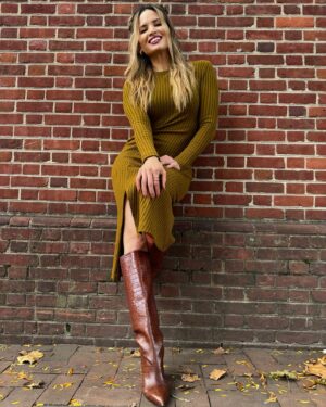 Katrina Law Instagram - Sending out all the love to you. 

Styled by @highheelprncess 
Dress by @tanyataylor 
Shoes by @paristexas 
Jewelry by @8otherreasons
Photography by @keithandreen