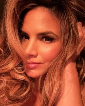 Katrina Law Instagram - Ready for the weekend…

Day Old Makeup by @makeup_by_karishma 🤦🏻‍♀️😂🥰