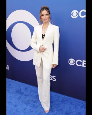 Katrina Law Instagram - Guess we gotta wait for CBS FALL😎

Until then..catch up on @ncisverse on @paramountplus. 
Thank you all for a wonderful season🥰

@wilmervalderrama @dionareasonover @briankdietzen @therealseanhmurray  @cbstvstudios @cbstv  @cbscasting #ncis