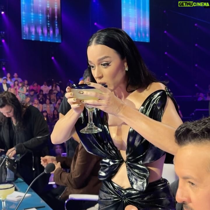 Katy Perry Instagram - monarch mama 🖤 #idol