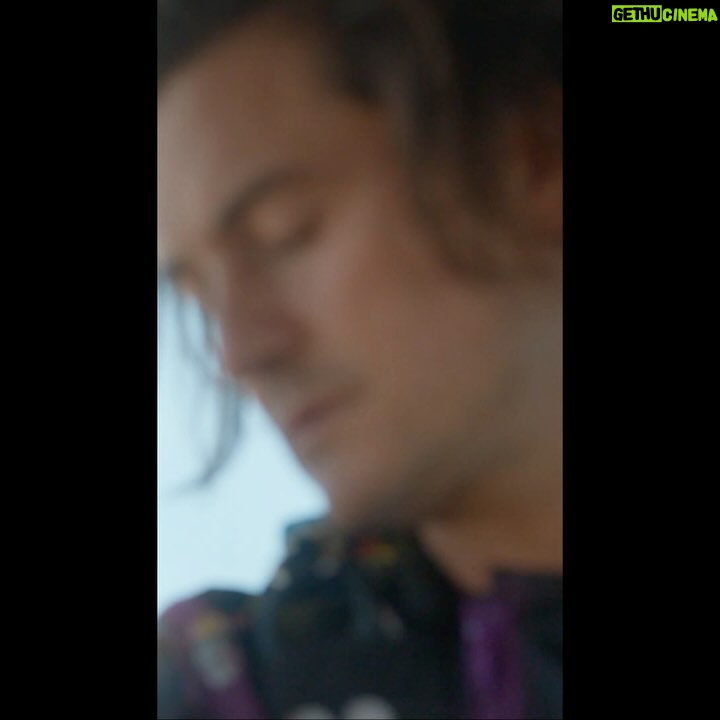 Katy Perry Instagram - In a world of AI/deepfakin/green-screenin/vfxing/stunt doublin etc etc my hero baby daddy @orlandobloom does it all and FOR REAL. If you haven’t seen #OnTheEdge on @peacock yet, buckle up and grab a ginger ale (like I did!) and stream it now… (also honey check slide 9, CAN YOU PLEASE PUT YOUR SOCKS AWAY IN THE RIGHT PLACE FOR ONCE AND THEN FINALLY I WILL BE IMPRESSED I DONT NEED YOU TO CLIMB MOUNT EVEREST OK)