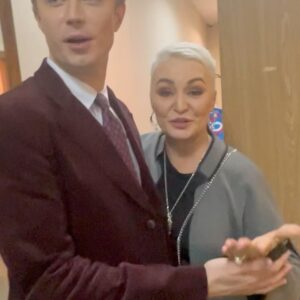 Katya Lel Instagram - Культурно провели вечер с с семьёй, получили эстетическое удовольствие от игры шикарных актёров 👏🏻💐💐🫶 @igrskripko @olesya_sudzilovskaya @igor_mirkurbanov @elena_valushkina спектакля « Восточный экспресс» по Агата Кристи, где @drangaofficial был прекрасным дирижёром и автором музыки, благодарю!😇 #катялель #восточныйэкспресс #чудесныйспектакль #лучшиеактёры #взаимнойлюбвинам