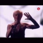 Katya Lel Instagram - Энергия голоса человека, услышанная в песне впервые, это навсегда, это как рождение дитя, только творческого, пропущенного через своё сердце и сознание, через своё ДНК навсегда. Музыка- это не про бизнес( если вы для этого пришли в этот мир), это про душу, это обмен энергиями в единении света и любви.🫶 Только в музыке я полностью растворяюсь в этой Вселенной, с благодарностью ! «Я звезда твоя» Угадайте, чей голос , кроме моего, ещё звучит в этой песне?😉 #катялель #мировойхит #джагаджага2004 #люблювас #благодарю