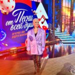 Katya Lel Instagram - То, что не поместилось почему- то в новогодний эфир @malakhov007 😃. Привет моему родному городу Нальчику💜 и песня , которая звучала в моём детстве, любимая родителями😘. Света в душе! #катялель #любовьвсердце #песниотвсейдуши #андреймалахов