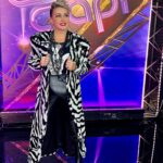 Katya Lel Instagram - «Вьюга» ⭐️ Когда я увидела очень удивлённые глаза и лицо гениального автора этой песни А.С. Зацепина, на съёмке @superstarntv , то поняла, что явно вызвала эмоции😉, в таком стиле он явно не слышал эту песню. Чудесных эмоций нам всем!💫💃 #катялель #суперстар #энергия #вьюга