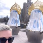 Katya Lel Instagram - Светлых выходных, прекрасные мои! Как настроение?💜 Со съёмок наконец увидимся с подругами😁. Только добрых эмоций всем нам! Душевного спокойствия😍. Моя красавица Москва!🫶 @gresso_ru 😎 #катялель #светавдуше