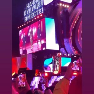 Katya Lel Instagram - Нет таких денег в мире, чтобы купить эту народную, искреннюю любовь! Это ваш выбор! 🔥И это большое счастье для артиста!  Люблю вас, обожаю  и благодарю за то, что Вы есть у меня такие замечательные! 🙏🏻🫶
Света в душе, любимые! ☀️🫶🩷. Пусть в вашей жизни всё легко получается💫☀️!
#катялель #мировойхит #любовьнавсегда #науровнеднк #мурашкипокоже