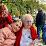 Katya Lel Instagram - С Днём рождения, дорогой наш и легендарный Юрий Михайлович Антонов @yuryantonov_official 🙏🏻💐🩷! Живите долго и счастливо, в гармонии с собой и с этим миром, в здравии души и тела! С любовью!☀️🫶 #катялель #юрийантонов #счастья