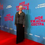 Katya Lel Instagram - Светлым вечером на премьере семейной комедии « Моя ужасная сестра -2». Поздравляю главных героев @glukozamusic 🌺 и Владимира Яглыч🌸 @yukka_akkuy 🧥 #катялель #премьера #семейнаякомедия #любви
