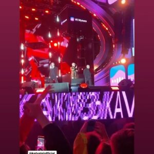 Katya Lel Instagram - Нет таких денег в мире, чтобы купить эту народную, искреннюю любовь! Это ваш выбор! 🔥И это большое счастье для артиста!  Люблю вас, обожаю  и благодарю за то, что Вы есть у меня такие замечательные! 🙏🏻🫶
Света в душе, любимые! ☀️🫶🩷. Пусть в вашей жизни всё легко получается💫☀️!
#катялель #мировойхит #любовьнавсегда #науровнеднк #мурашкипокоже