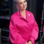 Katya Lel Instagram - Мировой хит « Мой мармеладный» поднял дух всем игрокам и болельщикам баскетбола💫🫶⭐️🔥🏀! Силы духа!✊ С моими любимыми танцорами @b_boy_juni 😁 @a_kosh87 @nokassi_ 🩷 #катялель #мировойхит #баскетбол