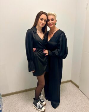Katya Lel Instagram - Сегодня  15 лет моей Доченьке! С Днём рождения, Любовь моя Эми! @emilovetv_official 💜
Открывай миру и людям искренне своё сердце и своё Солнце, ты это можешь легко, родная моя девочка, доверяй и ничего не бойся! Я всегда с тобой! Вся наша семья всегда рядом!  Мы гордимся тобой и благодарим, что Ты есть у нас, Богом данная, в любви!!Божьего благословения во всём и добрых людей рядом!🙏🏻💐☀️🌷😇🫶🩵
Благодарю вас, дорогие мои, за все ваши, такие искренние поздравления и пожелания 😇!
#катялель #15летдоченька #светмой #моёсчастье  #благословениявовсём #люблютебя❤️