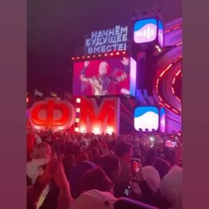Katya Lel Instagram - Нет таких денег в мире, чтобы купить эту народную, искреннюю любовь! Это ваш выбор! 🔥И это большое счастье для артиста!  Люблю вас, обожаю  и благодарю за то, что Вы есть у меня такие замечательные! 🙏🏻🫶
Света в душе, любимые! ☀️🫶🩷. Пусть в вашей жизни всё легко получается💫☀️!
#катялель #мировойхит #любовьнавсегда #науровнеднк #мурашкипокоже