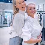 Katya Lel Instagram - Приехала в гости к Свете @esvedra_by_alpatova 💜 за кашемиром и купальниками, а влюбилась в эполет! Это лучший 🎁 на Новый Год подругам и просто must-have на любой вечеринке. Смотрите, как он украсил простой свитер и обычную рубашку! Я в восторге! 💫 Кстати, какой вариант вам нравится больше, друзья мои ? #катялель #шикарныевещи #esvedrabyalpatova #светланаалпатова #эполет_esvedra