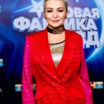 Katya Lel Instagram - Приветствую вас , пресса! ✊ Читаю ваши заголовки сегодня о себе и смеюсь. 🤪Сначала вы придумываете на ровном месте мне гонорар и выдаёте за истину, а потом, узнав у моего директора , под видом капризного заказчика, реальную стоимость, которая ниже в несколько раз, вдруг пишите, что мировая звезда в моём лице резко понизила свой гонорар в 4 р, мировая истерия прошла и никому не нужна 🤣. Я вас расстрою, успех моей песни « Мой мармеладный « уже 4й месяц как активно вирусится по всему миру, с невероятной любовью и единением! 😉 Сегодня эту песню перепевают в разных жанрах и каверах со всего мира от мала , ( которые даже ещё говорить не умеют толком), до велика. Хотелось верить , что вы за Россию , за успех на русском языке, за своего артиста, в таких высоких позициях мирового чарта. Даже если это заказные статьи( эти деньги не принесут вам счастья, они не чистые), пора вам принять эту информацию, это уже навсегда останется в истории и в сердцах всей планеты! 💫 Спите спокойно! Пусть вас это больше не тревожит так сильно 😂. Мира в душе!😁 #катялель #неверьтесплетням #мировойхит #светавдуше🌞