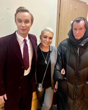 Katya Lel Instagram - Культурно провели вечер с с семьёй, получили эстетическое  удовольствие от игры шикарных актёров 👏🏻💐💐🫶
@igrskripko @olesya_sudzilovskaya @igor_mirkurbanov @elena_valushkina 
спектакля « Восточный экспресс» по Агата Кристи, где @drangaofficial был прекрасным дирижёром и автором музыки,  благодарю!😇
#катялель #восточныйэкспресс #чудесныйспектакль #лучшиеактёры #взаимнойлюбвинам