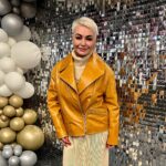 Katya Lel Instagram - Как настроение, дорогие мои?💛 @idol_brand.ru 🧥 #катялель #светлоговечера