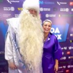 Katya Lel Instagram - С наступающим, мои любимые ! Моя Вселенная!💫Дед Мороз и радость счастья!🎄💃 @nokassi_ 💜👗 #катялель #новыйгод #счастье