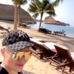 Katya Lel Instagram - Я впервые в Омане, давно хотела приехать сюда. Полёт был шикарный. Нас встретил с цветами улыбчивый и приятный Дмитрий @kalistroff 😃 @oldoman_official ✅ @experienceoman , который покажет нам всю красоту этого чудесного места, буду делиться с вами своими эмоциями🌸. Супер настроения! #катялель #оман #счастье