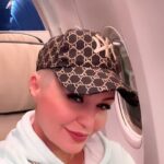 Katya Lel Instagram - Как же я люблю лететь из холода в тепло, к солнышку🌞, в Дубай, на целую неделю😀. Позитива всем и самых красивых эмоций!🥰 #катялель #дубай #отдых