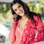 Kavya Thapar Instagram - 🌺 Stylist- @saranya_raov Outfit - @drc_hyderabad Mua - @iramakeupstudios Hairstylist - @jayaram_dasarla Shot by - @storiesbydeepu