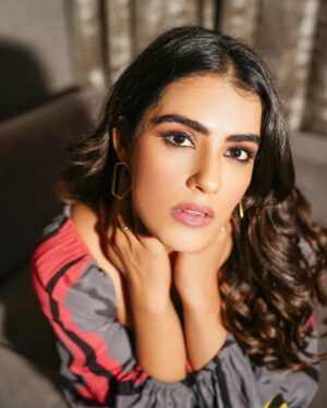 Kavya Thapar Instagram - Bringing in the good energy 🤸‍♀️ 

Stylist- @saranya_raov
Outfit - @emmera.India @nautanky 
Jewellerry - @thetrinkaholic
Mua - @mohanrao931
Hairstylist - @jayaram_dasarla
Shot by - @tdf.studioz @tdf.thedreamfilmer ✨