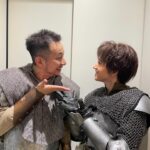 Kaya Kiyohara Instagram - ほんとうに、ほんとうに 尊敬する皆さまのもとで 命を燃やす日々 ⁡ なんて贅沢で そして挑戦だらけの 色とりどりな時間なのだろうと思います。 ⁡ 残すは明日の大千秋楽のみ ⁡ かけがえのないひと時に、 観に来てくださる方々への想いを乗せて 走り切れますように。 ⁡ 写真はレイモンとケヴィンの最高コンビです☺︎ ⁡ . #ジャンヌダルク #坪倉由幸　さん #島村龍乃介　くん