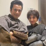 Kaya Kiyohara Instagram - ほんとうに、ほんとうに 尊敬する皆さまのもとで 命を燃やす日々 ⁡ なんて贅沢で そして挑戦だらけの 色とりどりな時間なのだろうと思います。 ⁡ 残すは明日の大千秋楽のみ ⁡ かけがえのないひと時に、 観に来てくださる方々への想いを乗せて 走り切れますように。 ⁡ 写真はレイモンとケヴィンの最高コンビです☺︎ ⁡ . #ジャンヌダルク #坪倉由幸　さん #島村龍乃介　くん