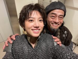 Kaya Kiyohara Instagram - ぽつらぽつら
思い返して頬を緩める日々
⁡
舞台「ジャンヌ・ダルク」
写真撮りたいです！とお願いするタイミングを伺っていたら坪倉さんが沢山シャッターを切ってくださいました。嬉しかった。
⁡
皆さんの素敵な笑顔をお裾分け。
最後の写真は大入り袋とりょうさんからいただいたブレスレット☺︎
⁡
.
#ジャンヌダルク
#神保悟志　さん
#山崎紘菜　ちゃん
#りょう　さん
#ワタナベケイスケ　さん
#深水元基　さん
#野坂弘　さん
#粟野史浩　さん
⁡
#進藤ひろし　さん
#松上順也　さん
#稲葉俊一　さん
#嶋村昇次　さん
#森野憲一　さん
#古木将也　さん
#樋口裕司　さん
#岡本拓真　くん