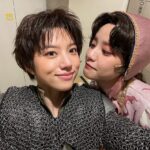Kaya Kiyohara Instagram - ぽつらぽつら 思い返して頬を緩める日々 ⁡ 舞台「ジャンヌ・ダルク」 写真撮りたいです！とお願いするタイミングを伺っていたら坪倉さんが沢山シャッターを切ってくださいました。嬉しかった。 ⁡ 皆さんの素敵な笑顔をお裾分け。 最後の写真は大入り袋とりょうさんからいただいたブレスレット☺︎ ⁡ . #ジャンヌダルク #神保悟志　さん #山崎紘菜　ちゃん #りょう　さん #ワタナベケイスケ　さん #深水元基　さん #野坂弘　さん #粟野史浩　さん ⁡ #進藤ひろし　さん #松上順也　さん #稲葉俊一　さん #嶋村昇次　さん #森野憲一　さん #古木将也　さん #樋口裕司　さん #岡本拓真　くん