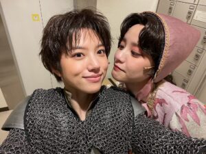 Kaya Kiyohara Instagram - ぽつらぽつら
思い返して頬を緩める日々
⁡
舞台「ジャンヌ・ダルク」
写真撮りたいです！とお願いするタイミングを伺っていたら坪倉さんが沢山シャッターを切ってくださいました。嬉しかった。
⁡
皆さんの素敵な笑顔をお裾分け。
最後の写真は大入り袋とりょうさんからいただいたブレスレット☺︎
⁡
.
#ジャンヌダルク
#神保悟志　さん
#山崎紘菜　ちゃん
#りょう　さん
#ワタナベケイスケ　さん
#深水元基　さん
#野坂弘　さん
#粟野史浩　さん
⁡
#進藤ひろし　さん
#松上順也　さん
#稲葉俊一　さん
#嶋村昇次　さん
#森野憲一　さん
#古木将也　さん
#樋口裕司　さん
#岡本拓真　くん