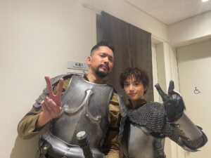 Kaya Kiyohara Instagram - ぽつらぽつら
思い返して頬を緩める日々
⁡
舞台「ジャンヌ・ダルク」
写真撮りたいです！とお願いするタイミングを伺っていたら坪倉さんが沢山シャッターを切ってくださいました。嬉しかった。
⁡
皆さんの素敵な笑顔をお裾分け。
最後の写真は大入り袋とりょうさんからいただいたブレスレット☺︎
⁡
.
#ジャンヌダルク
#神保悟志　さん
#山崎紘菜　ちゃん
#りょう　さん
#ワタナベケイスケ　さん
#深水元基　さん
#野坂弘　さん
#粟野史浩　さん
⁡
#進藤ひろし　さん
#松上順也　さん
#稲葉俊一　さん
#嶋村昇次　さん
#森野憲一　さん
#古木将也　さん
#樋口裕司　さん
#岡本拓真　くん