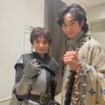 Kaya Kiyohara Instagram - 本日、東京千秋楽を迎えました。 一瞬で過ぎ去ってしまった。 ⁡ この座組の一員になれたこと ずっとずっと大事に抱き締めていたいです。 ⁡ そしてご観劇くださった皆さまへ 心からの感謝を。 ⁡ 大阪公演も 誠心誠意努めてまいります。 ⁡ いつも大きな力をくれる小関さんと☺︎ ⁡ . #ジャンヌダルク #小関裕太　さん