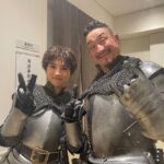 Kaya Kiyohara Instagram - ぽつらぽつら 思い返して頬を緩める日々 ⁡ 舞台「ジャンヌ・ダルク」 写真撮りたいです！とお願いするタイミングを伺っていたら坪倉さんが沢山シャッターを切ってくださいました。嬉しかった。 ⁡ 皆さんの素敵な笑顔をお裾分け。 最後の写真は大入り袋とりょうさんからいただいたブレスレット☺︎ ⁡ . #ジャンヌダルク #神保悟志　さん #山崎紘菜　ちゃん #りょう　さん #ワタナベケイスケ　さん #深水元基　さん #野坂弘　さん #粟野史浩　さん ⁡ #進藤ひろし　さん #松上順也　さん #稲葉俊一　さん #嶋村昇次　さん #森野憲一　さん #古木将也　さん #樋口裕司　さん #岡本拓真　くん