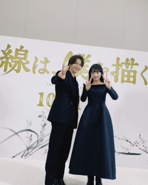 Kaya Kiyohara Instagram - 昨日は、
映画「線は、僕を描く」の
完成報告会と完成披露舞台挨拶でした！
⁡
久しぶりに
キャストの皆さんとお会い出来て
とても嬉しかったです。
⁡
映画公開まで、
もうしばらくお待ちくださいませ
⁡
.
#線は僕を描く
#せんぼく