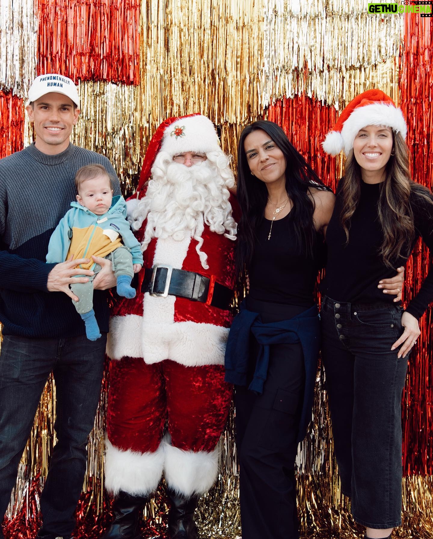 Kayla Ewell Instagram - Yesterday, we took the kids to volunteer & experience the true meaning of the holidays with @thisisabouthumanity. We hosted a Holiday Party for Reunified Families in Los Angeles where families were able to walk away with wishlists filled, clothing, fresh produce and a visit with Santa…toys and tacos! Thank you to @immdef_lawcenter for the important work that you do representing these children and families with dignity. Thank you to our partners @globalgiftusa Thank you to our donors and sponsors including: @voidstudios.la @lyft @thealist.us @levainbakery @petitenpretty @tacos1986la @sendintheclowns @farmfluence.co @mrmatthewsinger @attertonbeautyla @corrie.in.color @theyumyumshop @beignetbox @majesticblisssoaps @fivefour @alinaperalta11 Event leads @msmorges @zoekasiske Photos @angelakohler #thisisabouthumanity #WonderlandofHope