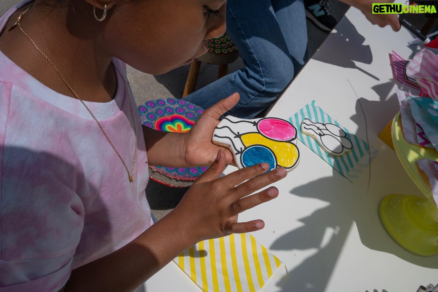 Kayla Ewell Instagram - Giving back 💫 @thisisabouthumanity is an incredible organization to be apart of. Yesterday we threw a Best Birthday Ever event for reunified families, represented by @immdef_lawcenter, in Los Angeles where children and families were able to walk away with wishlists filled, clothing, school supplies, toys and more! We brought them supplies, participated in arts and crafts, and helped create new memories for these children. We are so grateful to our party sponsor @scooterbraun, our donors and family sponsors. And a huge thank you to @immdef_lawcenter for advocating & representing these families with care. Let us continue to advocate for empathy and humanity. #WelcomeWithDignity #ThisisAboutHumanity #AsylumIsAHumanRight Donors Sponsors: @correincolor @wellandfree.co @milesandmilan @sendintheclownsla @paletaplease @thealist.us @voidstudios.la @angelakohler @krispykreme @7forallmankind @teakandlace @francesca_cloud @thelittlemarket @melindamaria_jewelry @sierracanyonschool @garnierusa @maybelline @essie @coteshop @gxvebeauty @eltamdskincare @merrittloughran @notwlkr @sevenarrows.k6