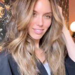 Kayla Ewell Instagram – There’s nothing better than feeling like your best self 🙌🏻

Huge thank you to my most talented friends @riawna & @nikkilee901 🫶🏻 Grateful to have both of you work your magic & excited for what we’re going to do together.