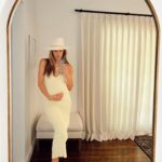 Kayla Ewell Instagram - It’s not always easy to love our bodies with so many changes happening. I’ve found it hard to find clothes I love & feel really good in. If you’re looking for versatility & (most importantly) comfort, here are a few of my favorite looks during this month (31 weeks) of pregnancy. Hope this helps ease the mirror time & generate more self acceptance 🤍